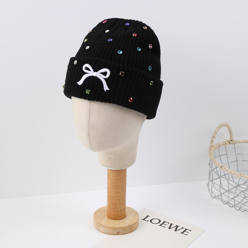 女性用ニットビーニーハット、光沢のあるラインストーンとリボン - Beanie Cuffed Knit のレビューと価格
