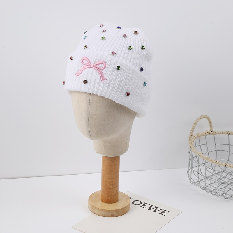 女性用ニットビーニーハット、光沢のあるラインストーンとリボン - Beanie Cuffed Knit のレビューと価格